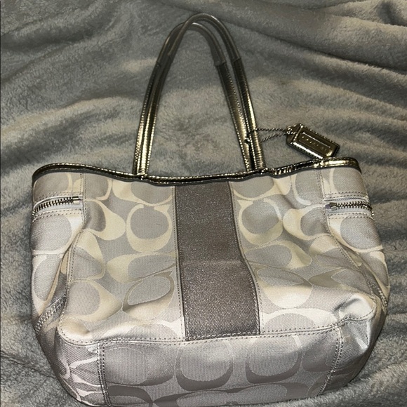 Coach Silver Tote Bag with Signature Pattern Gorgeous Lilac interior. Like New - Picture 1 of 16